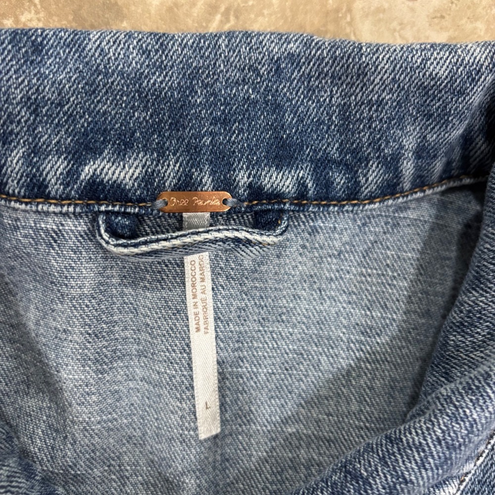 Free People Rumors  Blue Acid Wash Denim Trucker Jacket Womens Large‎ - Picture 3 of 16